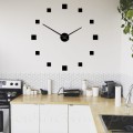czarny-zegar-scienny-pleksi-do-salonu-okragle-oznaczenia