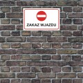 tablica-ostrzegawcza-pvc-zakaz-wjazdu-wizualizacja-ciemna-sciana