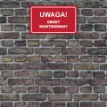 tablica-ostrzegawcza-pvc-uwaga-obiekt-monitorowany-wizualizacja-ciemna-sciana