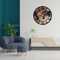 Szklany zegar ścienny Modern Wood X17 z nadrukiem drewna i mapy świata, z białymi ażurowymi wskazówkami