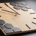 bambusowy-zegar-czarne-matowe-hexagony-nowoczesny
